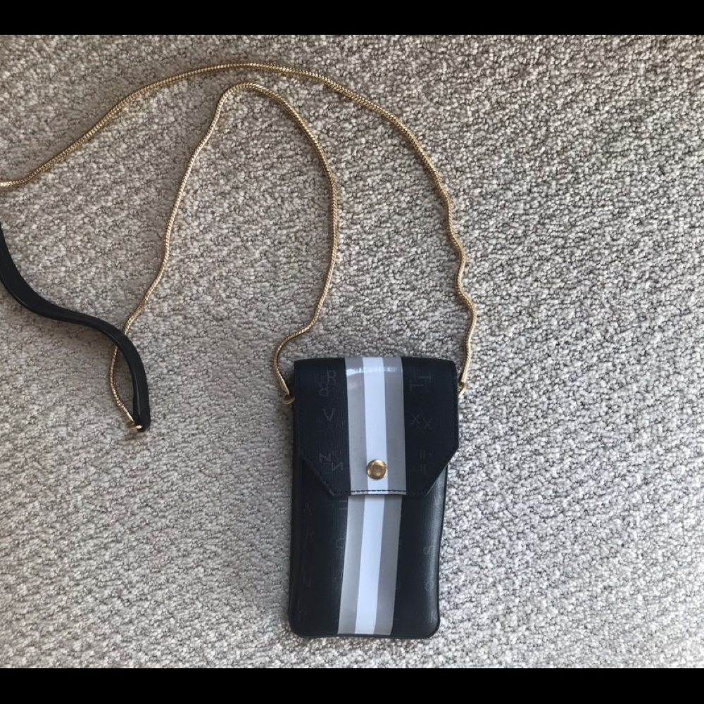 Cross body cell phone case